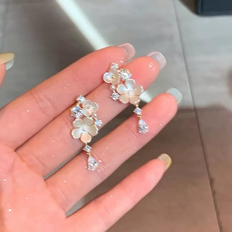 101#奶油白双花锆石流苏耳钉