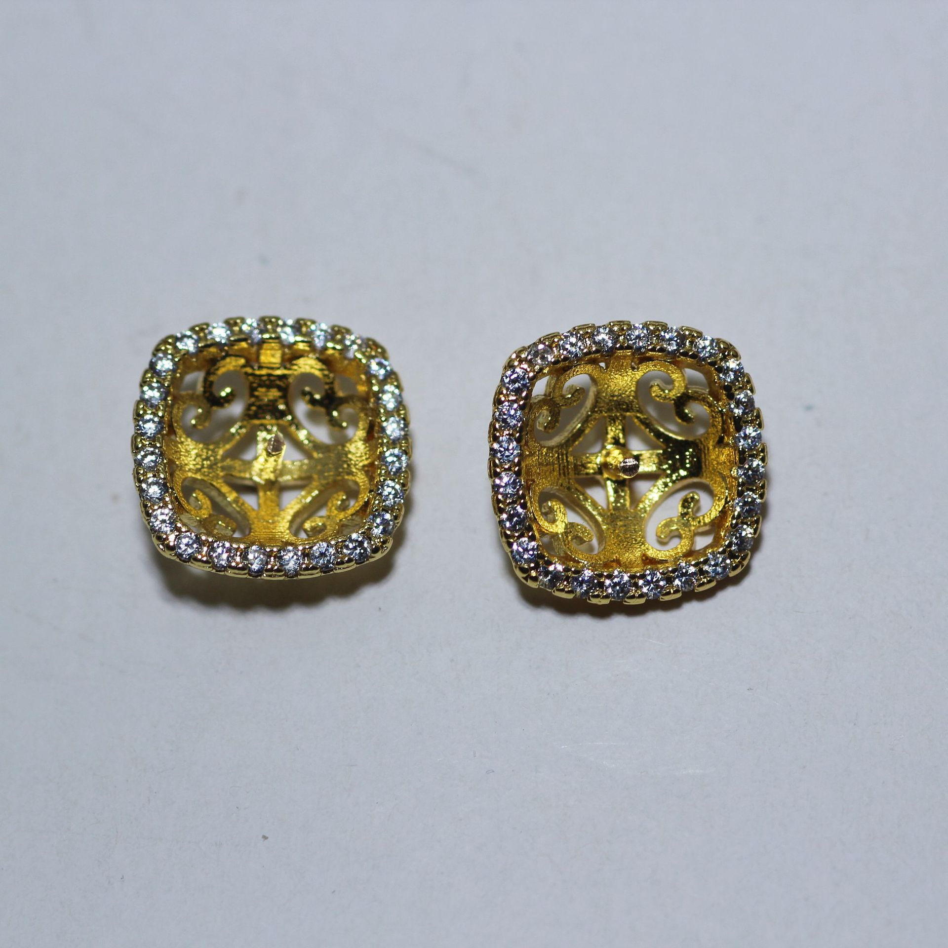 银色（不含珍珠） · P1507镂空方耳钉（7-8MM）