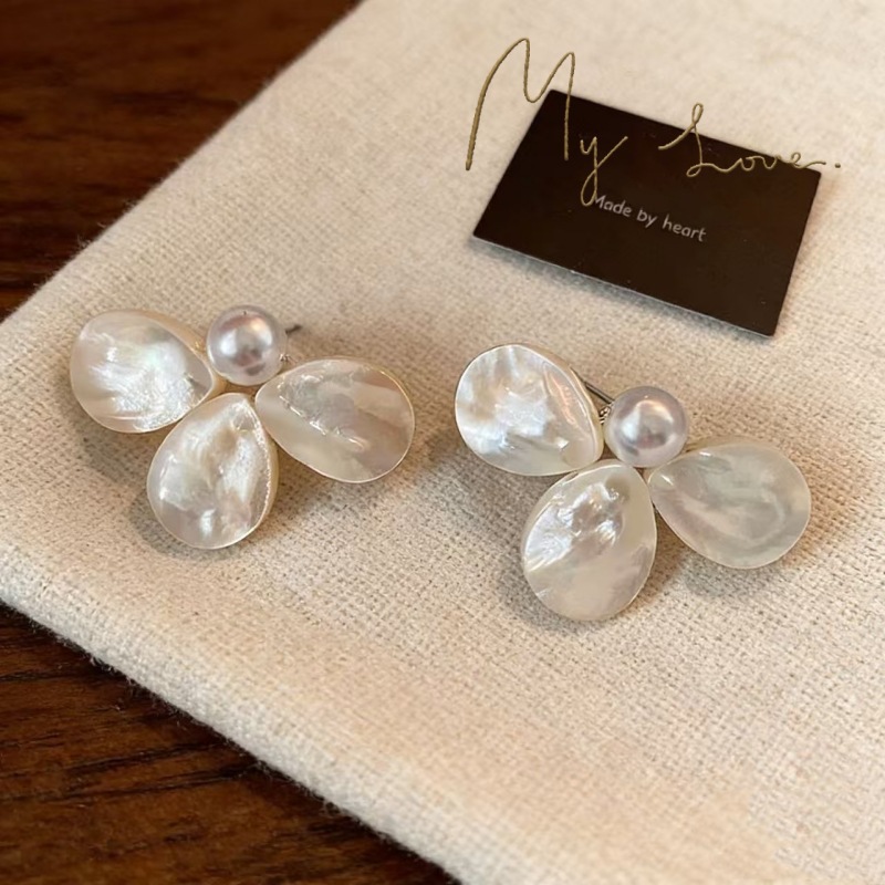 Natural White Mother-of-Pearl Ear Clips Old Money Style New Heavy Craft Earrings Commute Ear Drops