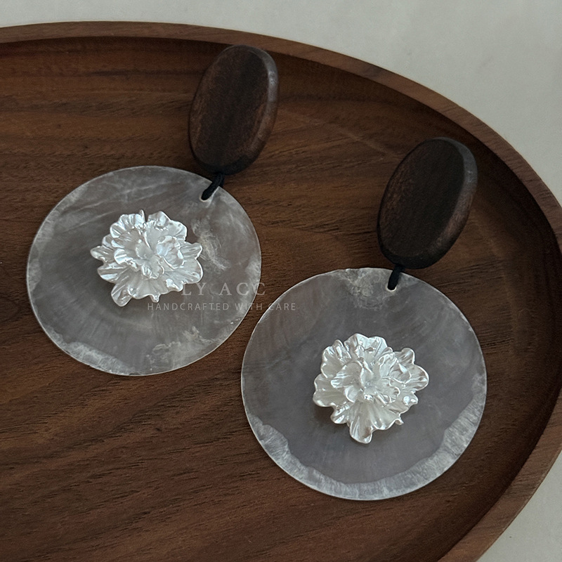 Natural Forest Style Mother-of-Pearl Wood Bead Shell Earrings Sense Daily Earrings