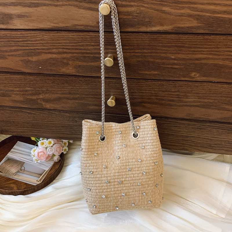 Straw bag women 2025 summer new pearl rhinestone chain bucket bag vacation style woven bag