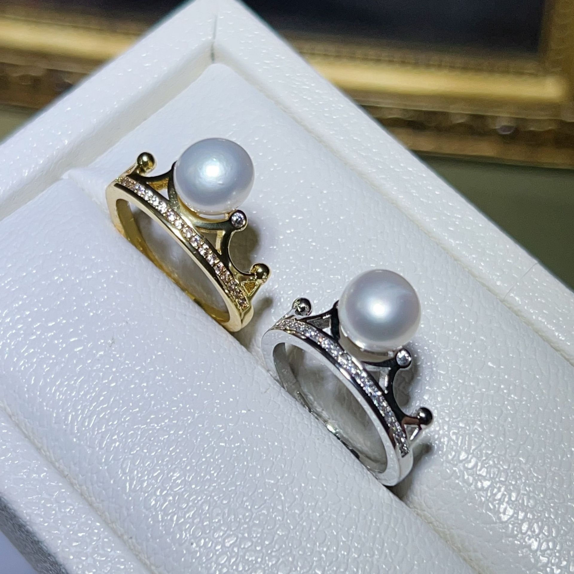 金色拖+白珍珠 · 2006