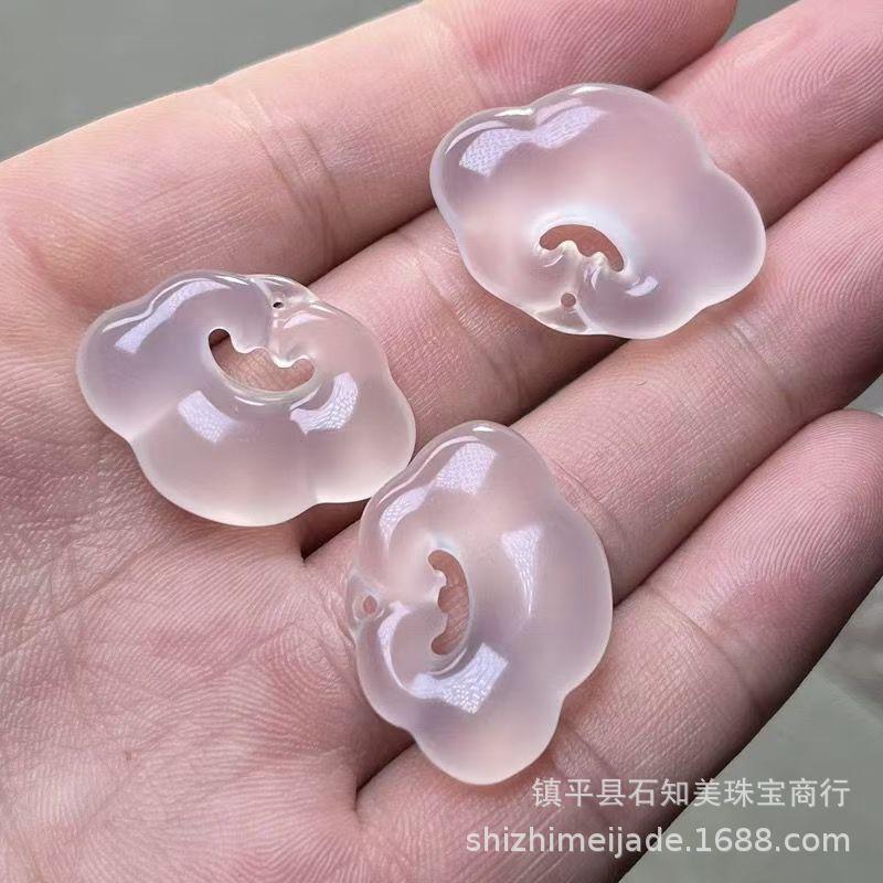 绳子随机配送 · 白玉髓祥云锁约30*20mm