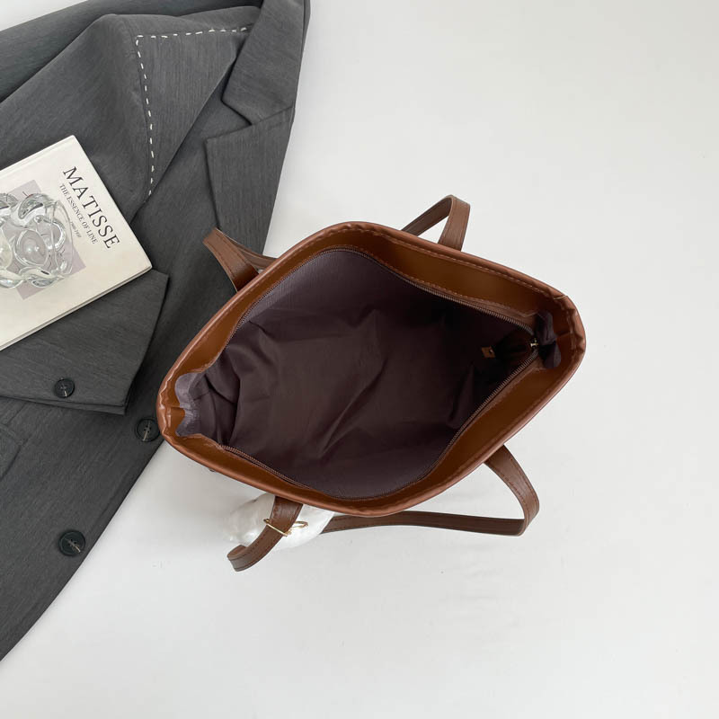 Single Shoulder Bag Women 2026 New Large Capacity Tote Bag Commuter Bag Stitching Design Handheld Underarm Bag