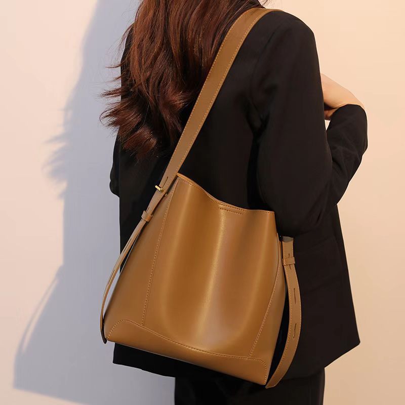 Women's bag 2026 new large capacity bucket bag soft leather single shoulder crossbody bag