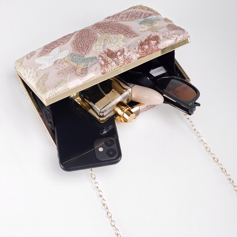 New Pearl Embroidered Box Evening Bag Clutch Evening Bag Wedding Bag Random Pattern