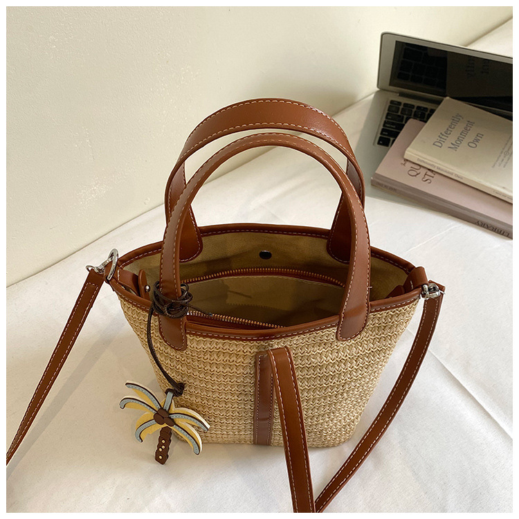 2026 New Woven Bucket Bag for Women Vacation Style Straw Handbag Crossbody Bag Large-Capacity Single-Shoulder Bag