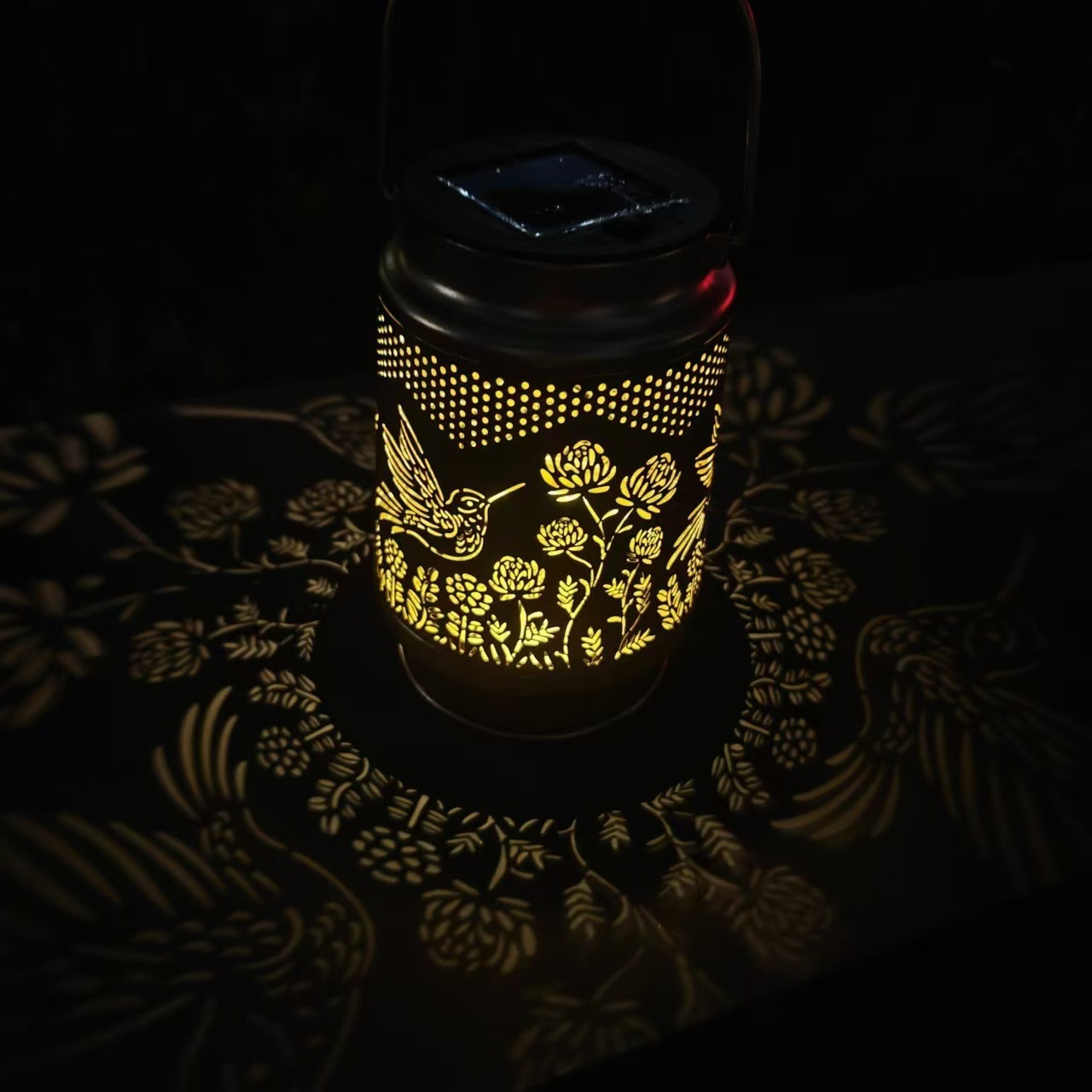 Solar Outdoor Courtyard Light Horse Lamp Animal Crack Hollow Pattern Courtyard Garden Craft