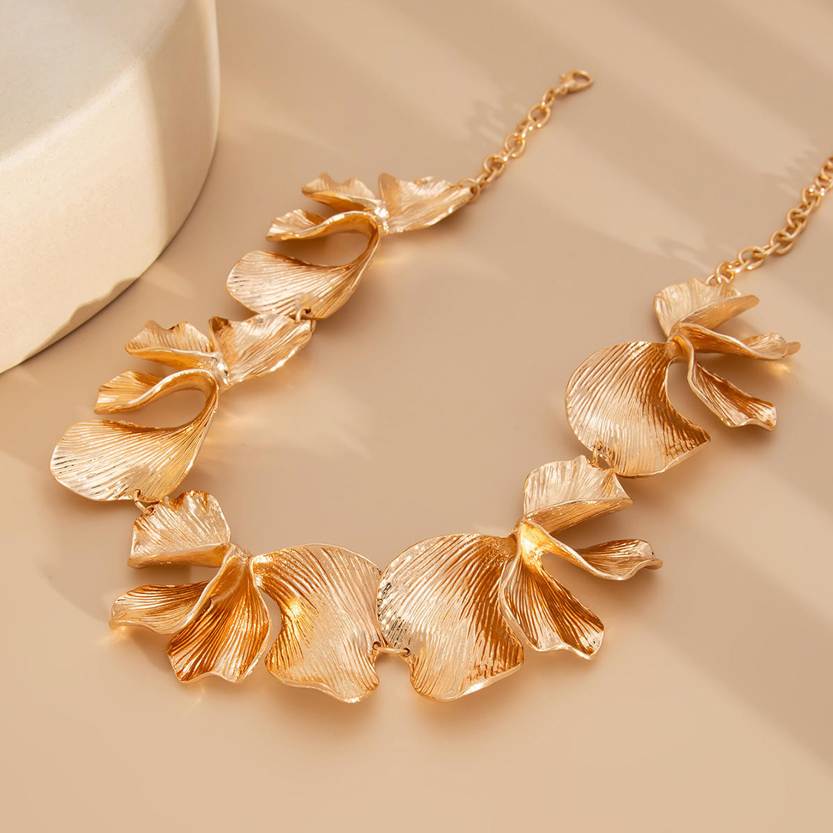 Metallic Texture Flower Collar Necklace Simple Minimalist for Women
