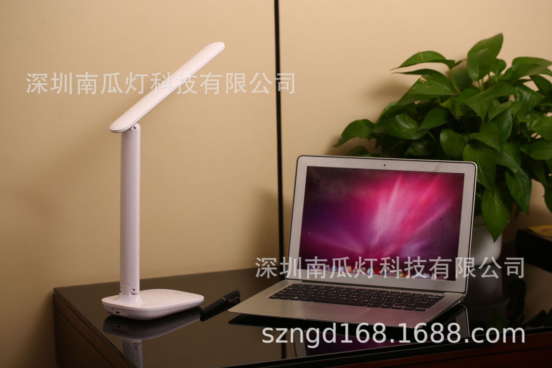Eye-protecting desk lamp LED dimmable desk lamp folding desk lamp T801P bulk