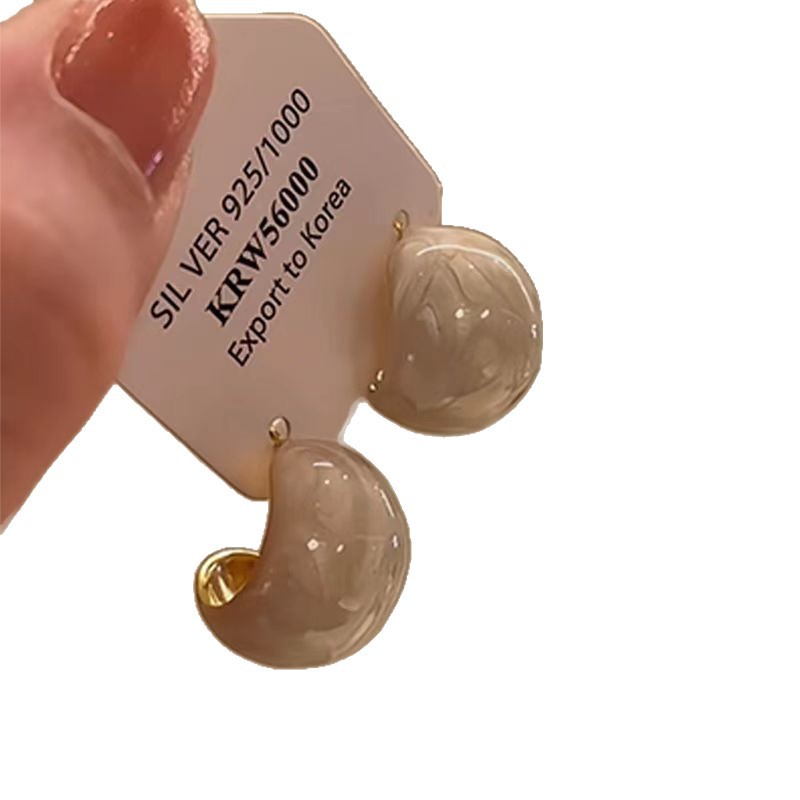 Gentle Small Cream White C-Shaped Bean Stud Earrings for Women Simple Ear Accessories