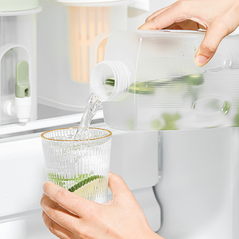 Japanese refrigerator cold water jug, household cold drink bottle, large capacity, high-temperature resistant, summer beverage container