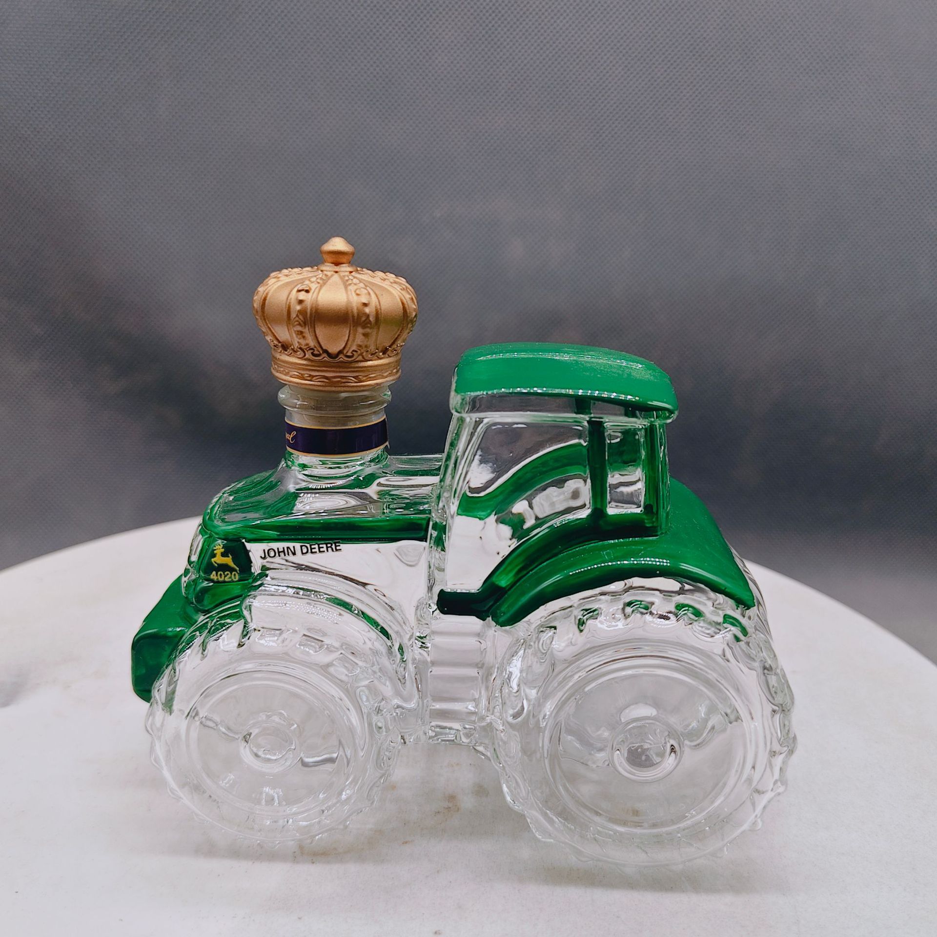 Safe packaging tractor shape high borosilicate glass wine bottle whiskey bottle decanter
