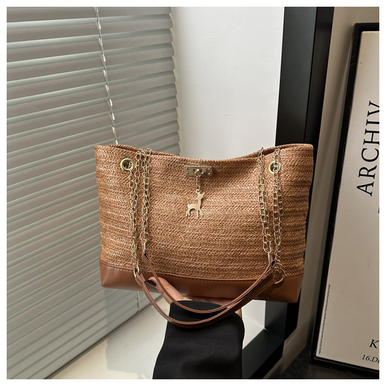 2026 New Straw Woven Tote Bag Women Summer Large Capacity Chain Woven Single Shoulder Bag Commuter Vacation Beach Bag