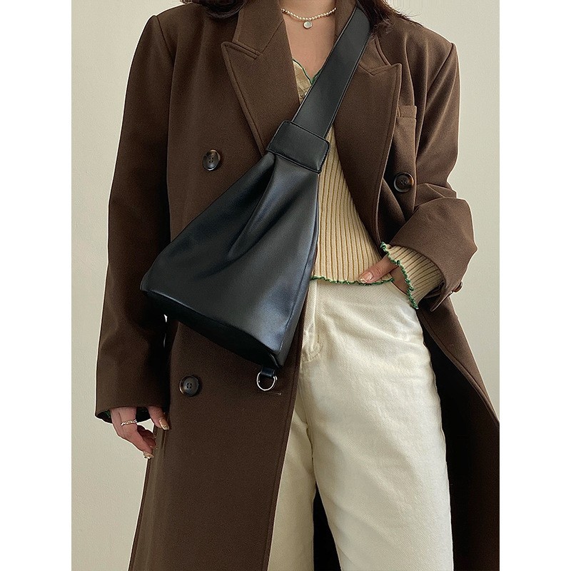 2026 New Designer Stylish Crossbody Chest Bag Simple Single Shoulder Bucket Bag