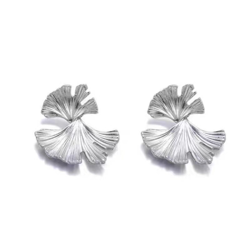 New Chinese Style Exaggerated Texture Metal Ginkgo Leaf Earrings New Niche Wrinkled Leaf Ear Drops for Women