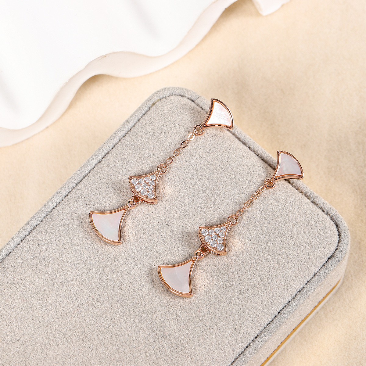 Design triangle shell necklace micro-set zircon set accessories