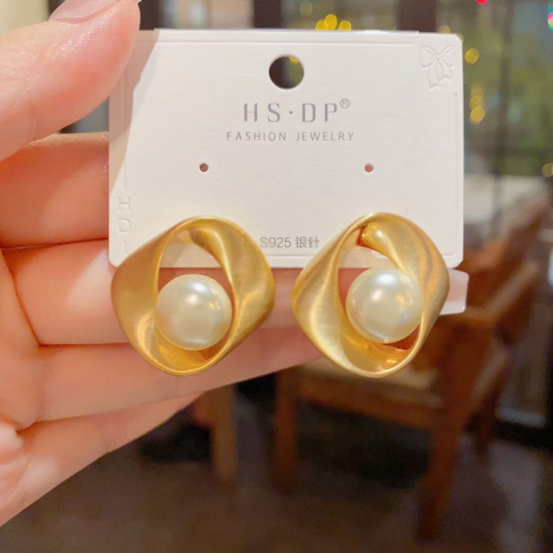 Exaggerated Metal Brushed Geometric Pearl Earrings Women Simple Ear Accessories