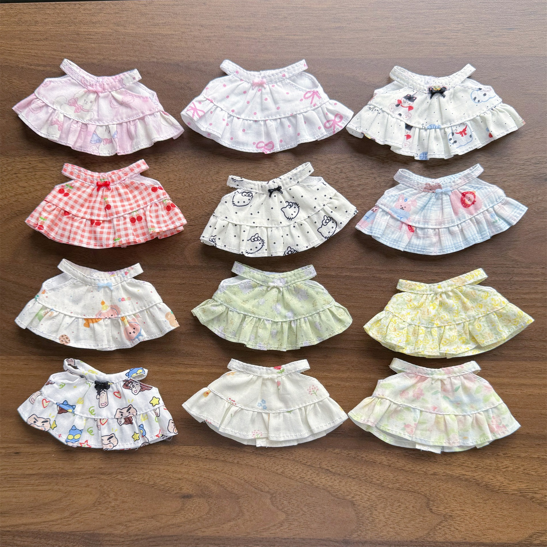13cm Hello Kitty skirt labubu crying baby pleated ruffled dress 10cm doll clothes accessories