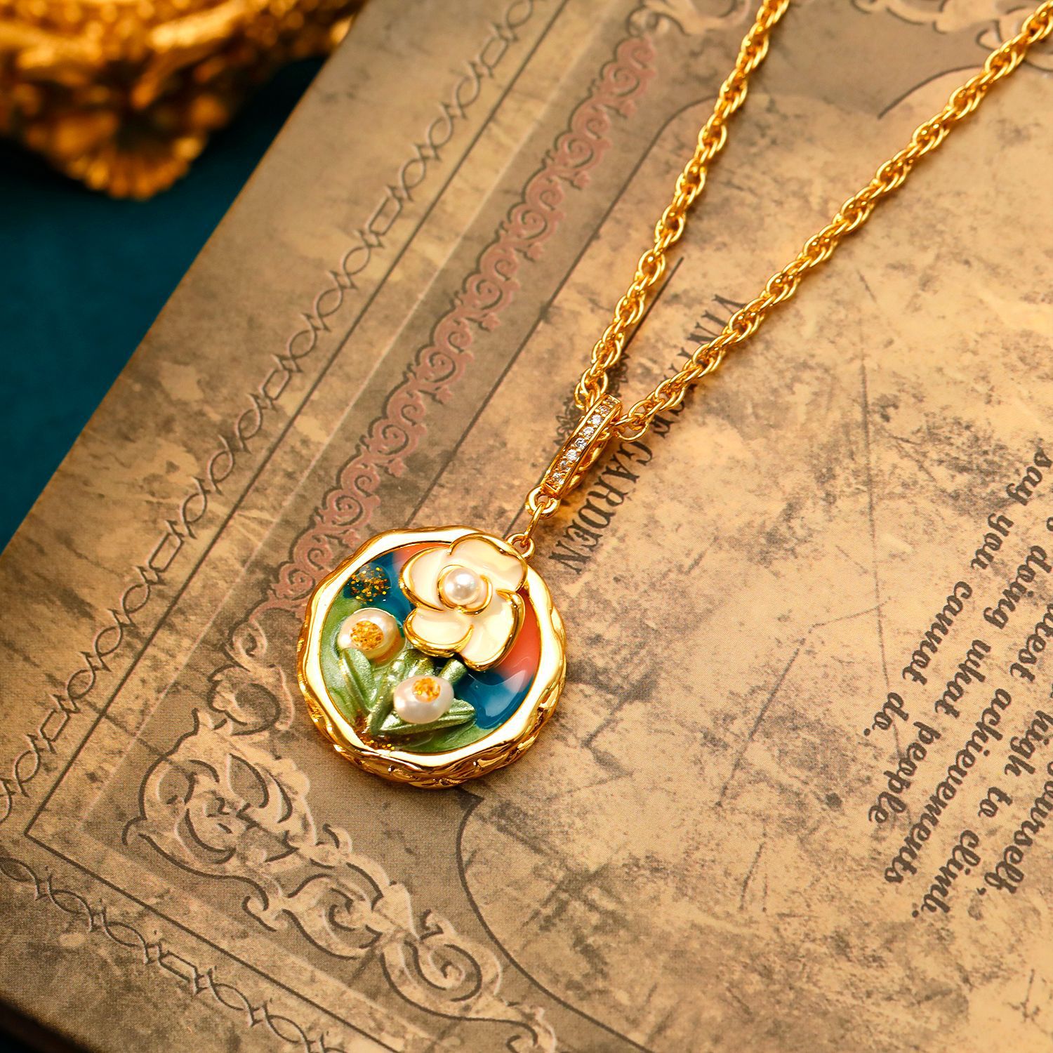 Xiaoxin Real Gold Plated Oil Painting Necklace Vintage Camellia Flower Pendant Sweater Chain Autumn Winter