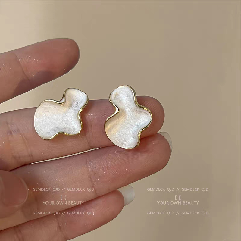 Audrey Hepburn Style Geometric Round Earrings Exaggerated Ear Drops Niche Stud Earrings for Women