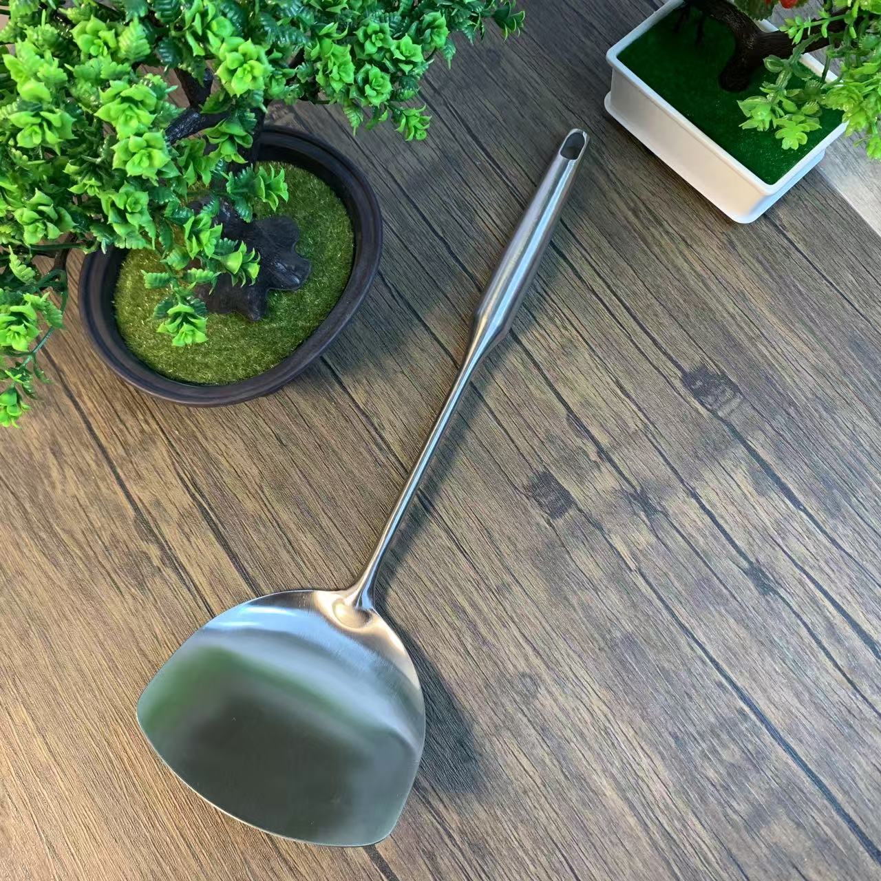 Stainless Steel Spatula Frying Pan Spatula Slotted Spoon Iron Spatula Home Use Non-Stick Pan Kitchen Utensils High Temperature Resistant