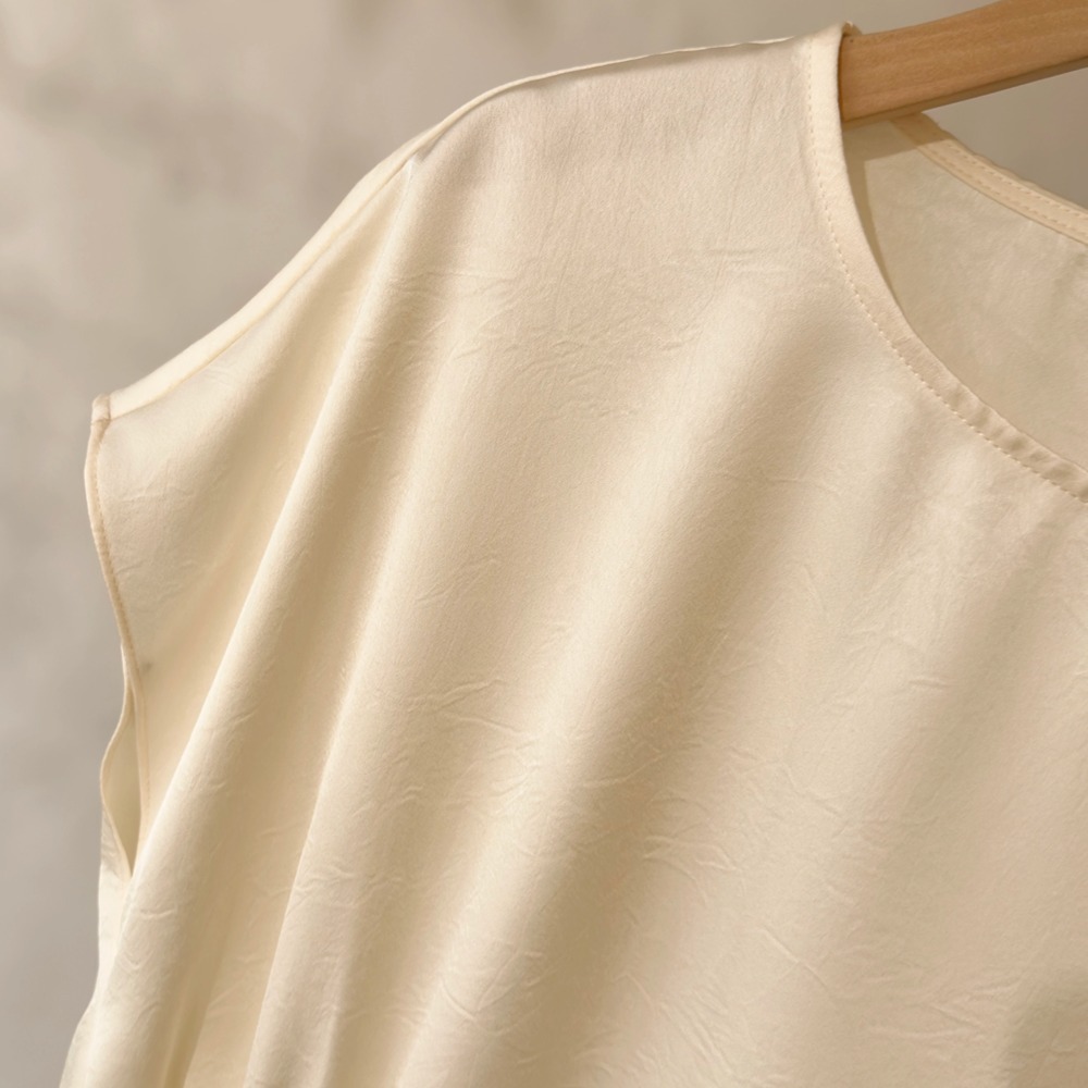 Pleated silk short-sleeve shirt top 2026 summer waist round neck irregular blouse
