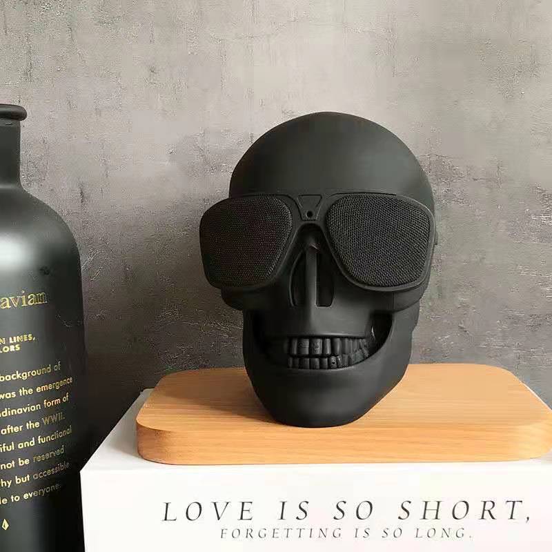 Large skull Bluetooth mini speaker wireless card bass multi-functional home desktop portable