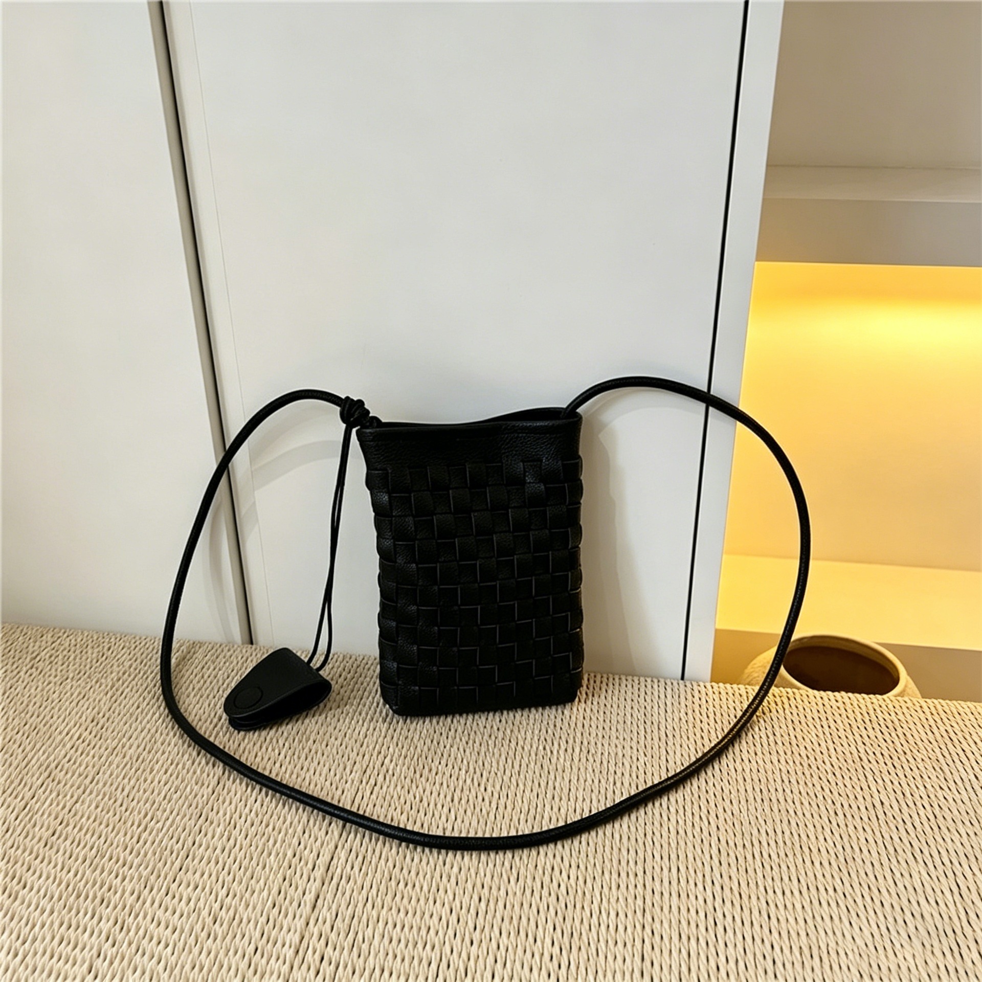 Hand-Woven Phone Pouch Small Fresh Summer Small Bag 2026 New Women Mini Walking Crossbody Bag