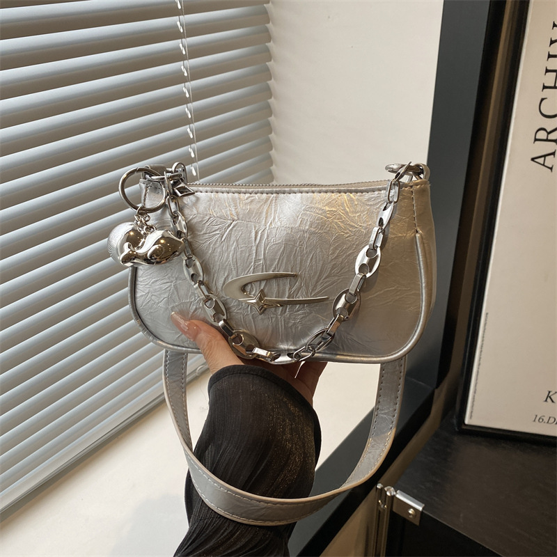 Popular chain single shoulder underarm bag women 2026 summer new commuting handbag crossbody small bag