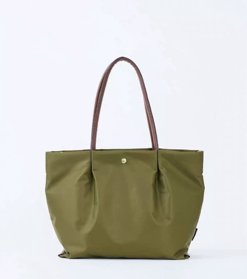 Japan-Korea Lotte waterproof nylon shoulder bag large tote bag large lightweight Boston mommy bag