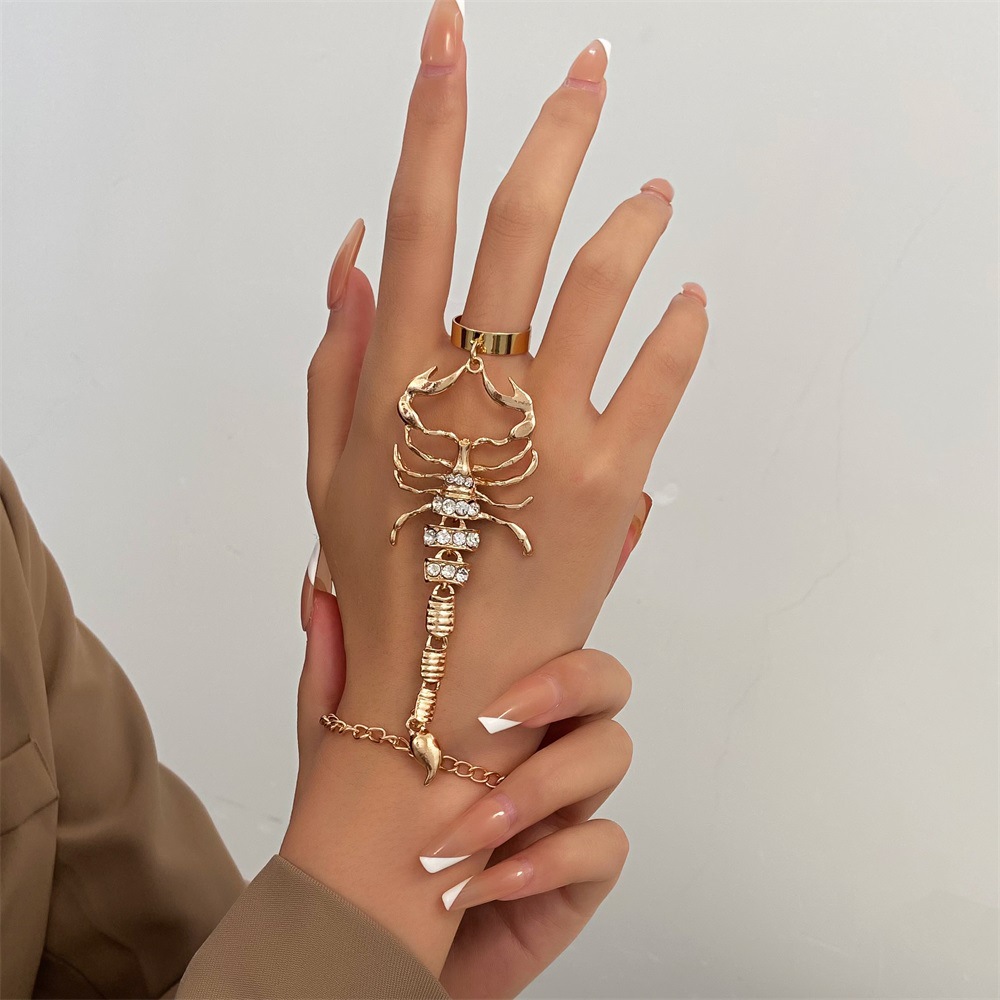 New Single Metal Hand Jewelry Exaggerated Micro-Set Scorpion Three-Dimensional Connected Finger Bracelet Women