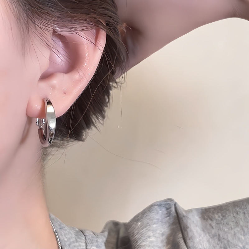Simple silver geometric hoop earrings women daily commuting ear cuff niche ear hoop ear accessories