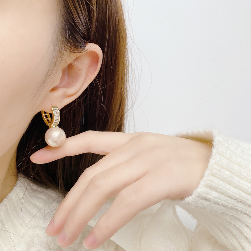 2023 new earrings women's geometric U-shaped earrings round face pearl ear clips
