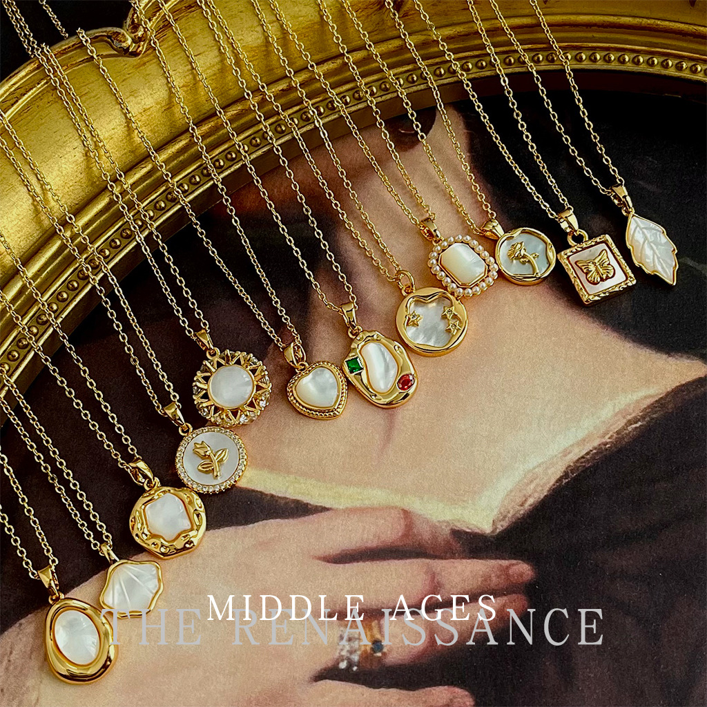 Vintage Light Retro Real Shell Necklace Electroplated 18K Real Gold Butterfly Collarbone Chain Necklace