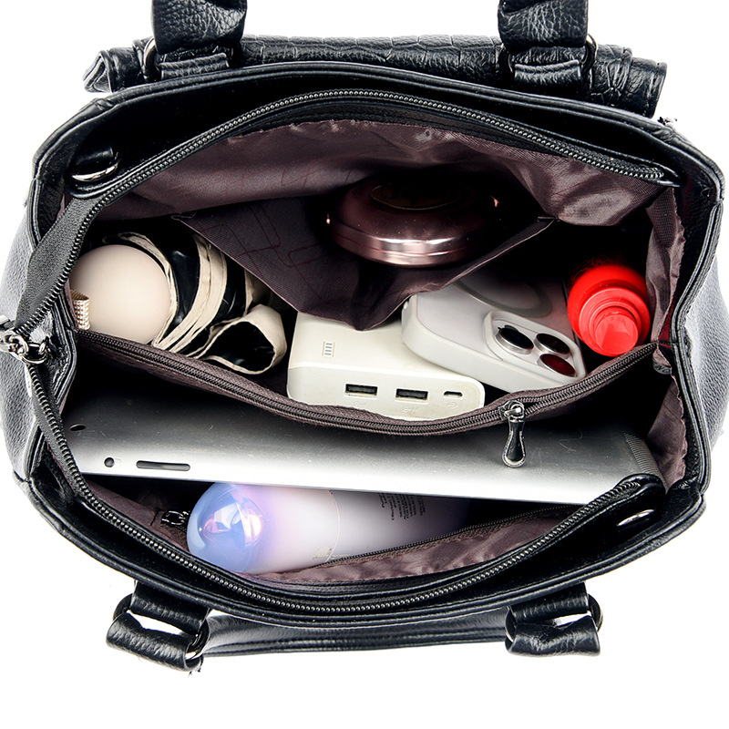 Womanbags 2024 New Large Capacity Shoulder Handbag Women's Commuter Bag Counter Bag