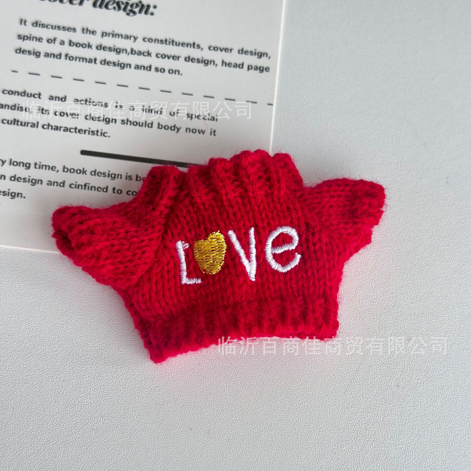 刺绣LOVE红毛衣 · 高5CM----------宽5CM