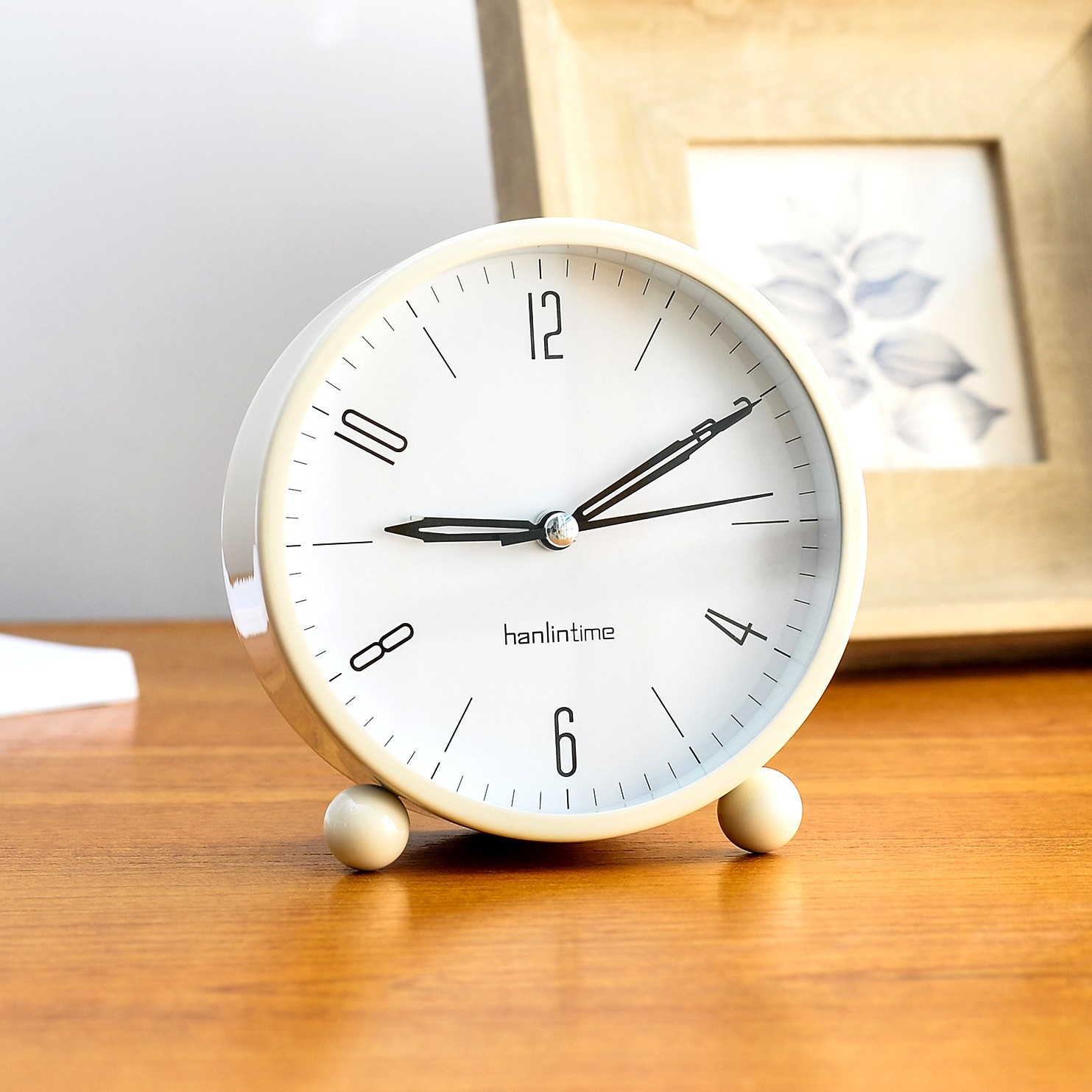 Small silent alarm clock for students, bedside minimalist clock, mini metal children's alarm clock with luminous