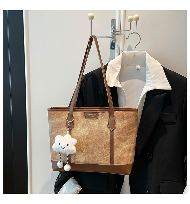 Single Shoulder Bag Women 2026 New Large Capacity Tote Bag Commuter Bag Stitching Design Handheld Underarm Bag