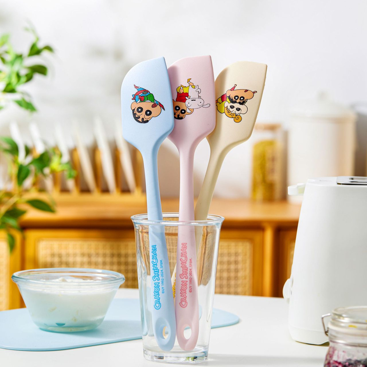 Crayon Shin-chan Spatula Official Silicone Spatula Household One-Piece Baking Cake Cartoon Stirring Scraper