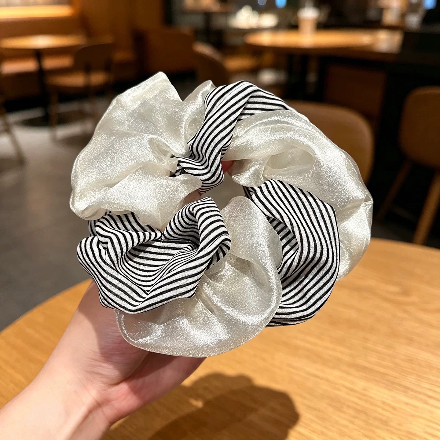 6#黑白条纹拼接珠光纱发圈约12cm