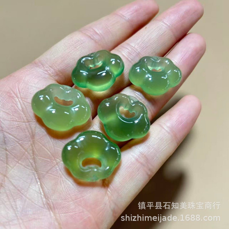 绳子随机配送 · 油青玉髓祥云锁（小号）约22*19mm