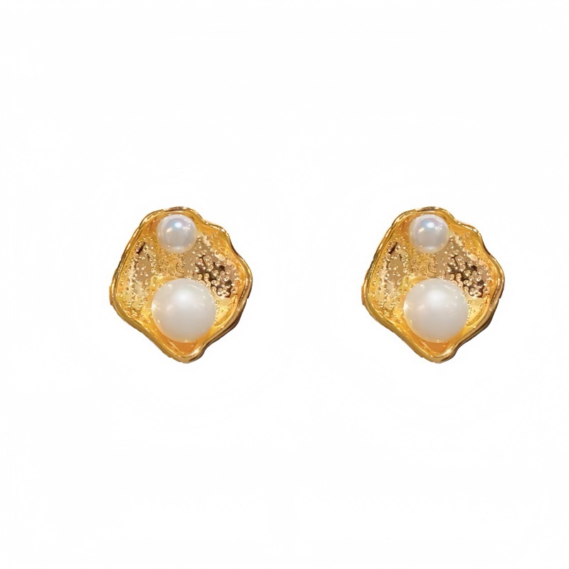 New cultured pearl irregular shape niche ear studs