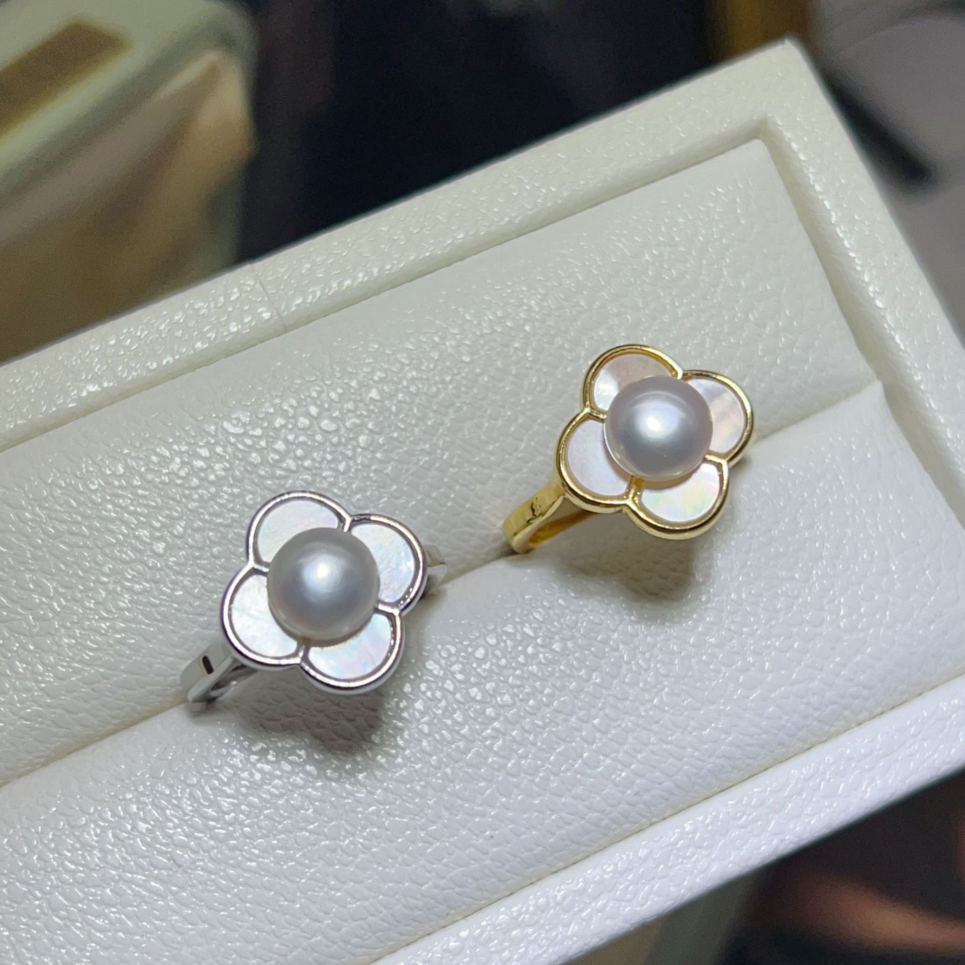 金色拖+白珍珠 · 4066