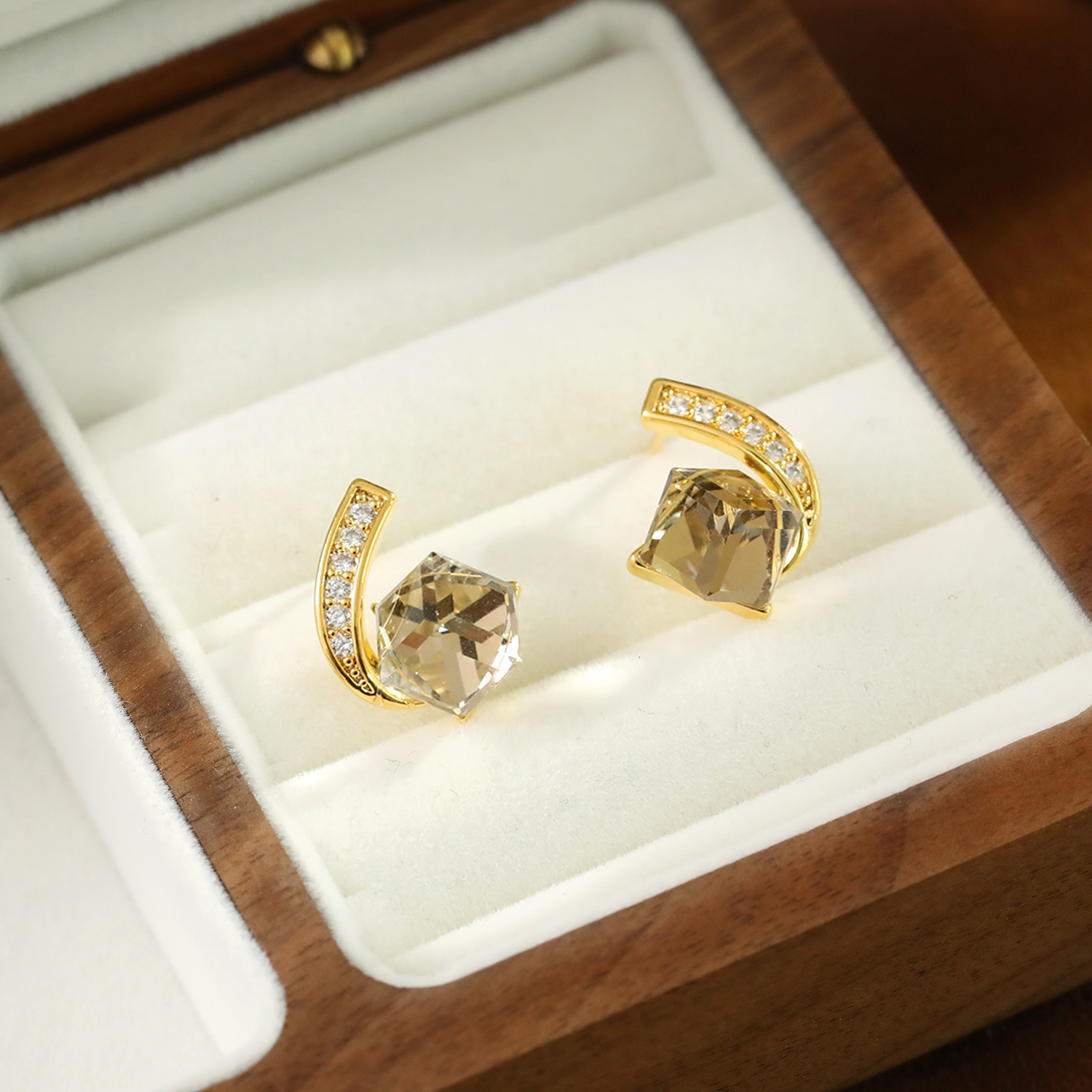 Summer New Geometric T Zircon Square Ear Studs Sweet U-Shaped Earrings Curved Line Earrings
