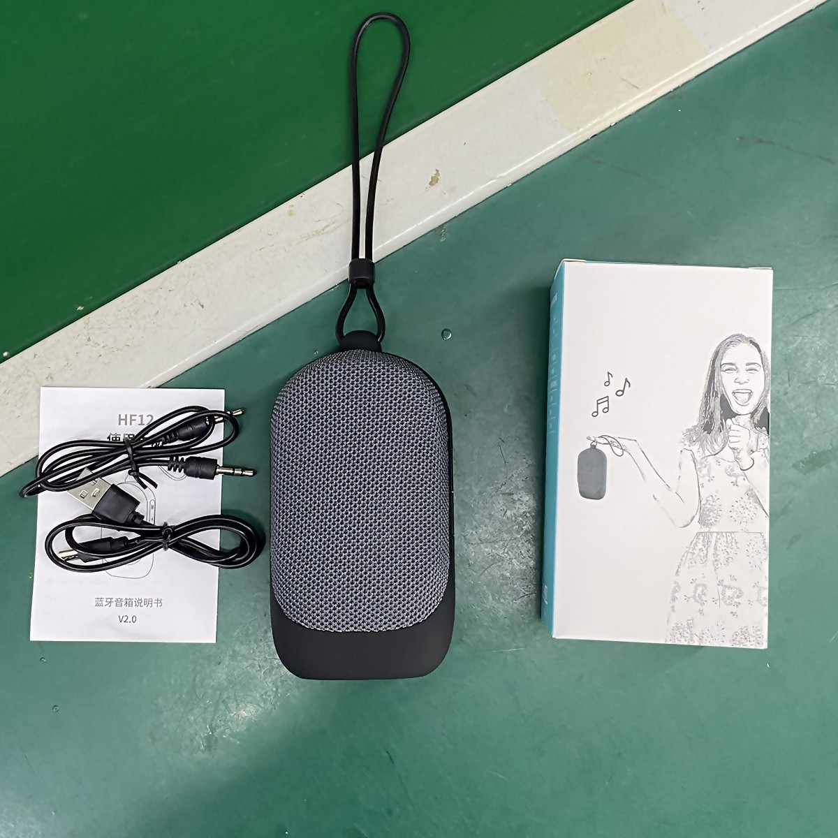 New store fabric Bluetooth speaker silicone handle subwoofer loud volume mini portable outdoor gift