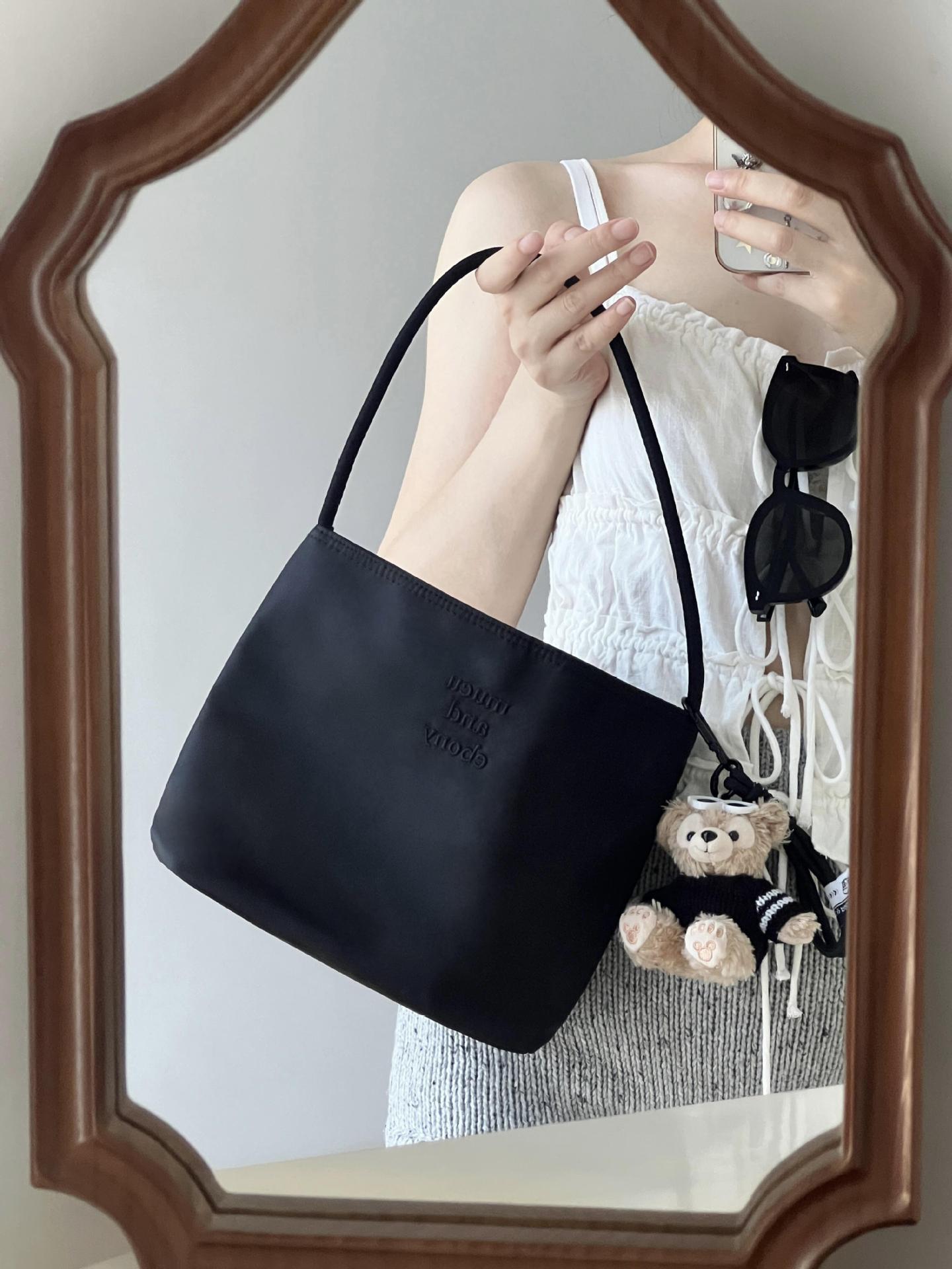 2025 New Bucket Bag Women Simple Casual Handheld Bag Nylon Underarm Bag Niche