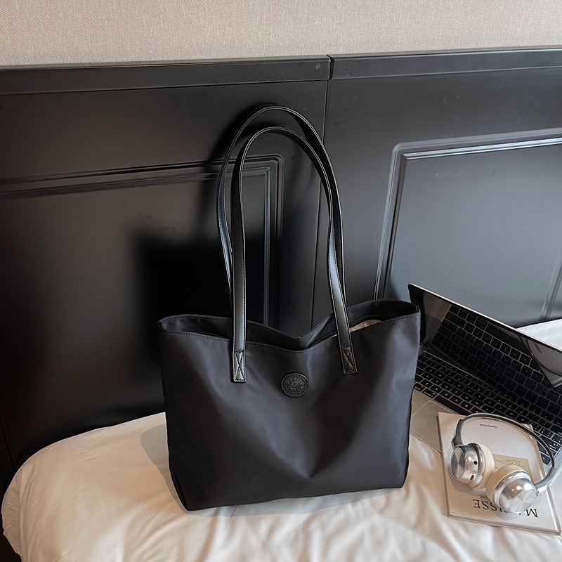 2026 Sense Oxford Cloth Bag Women Solid Color Large Capacity Tote Bag Niche Commute Shoulder Bag