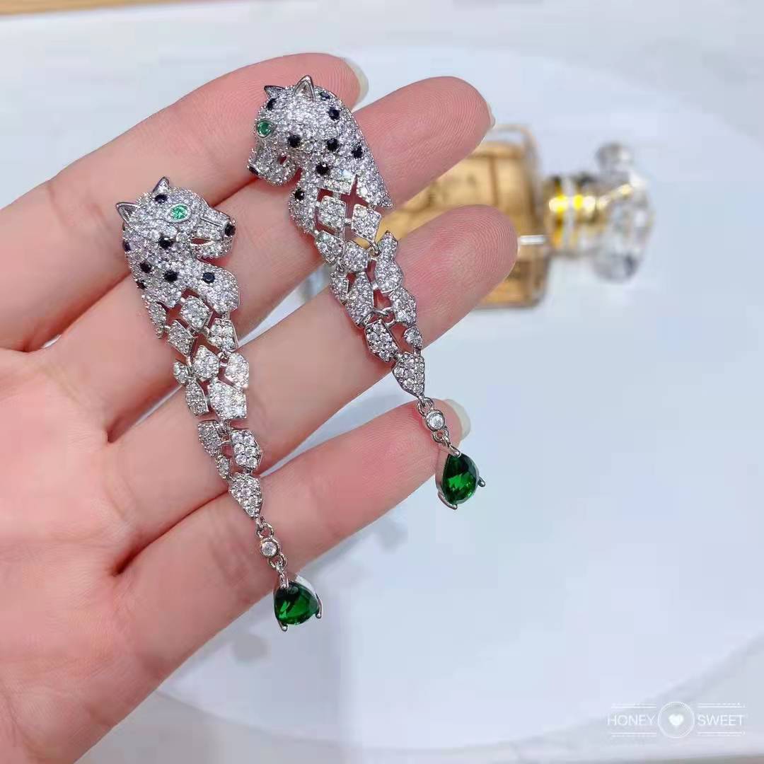 Green gemstone earrings inlaid with diamonds three-dimensional leopard pearl earrings S925 silver earrings luxury ear accessories