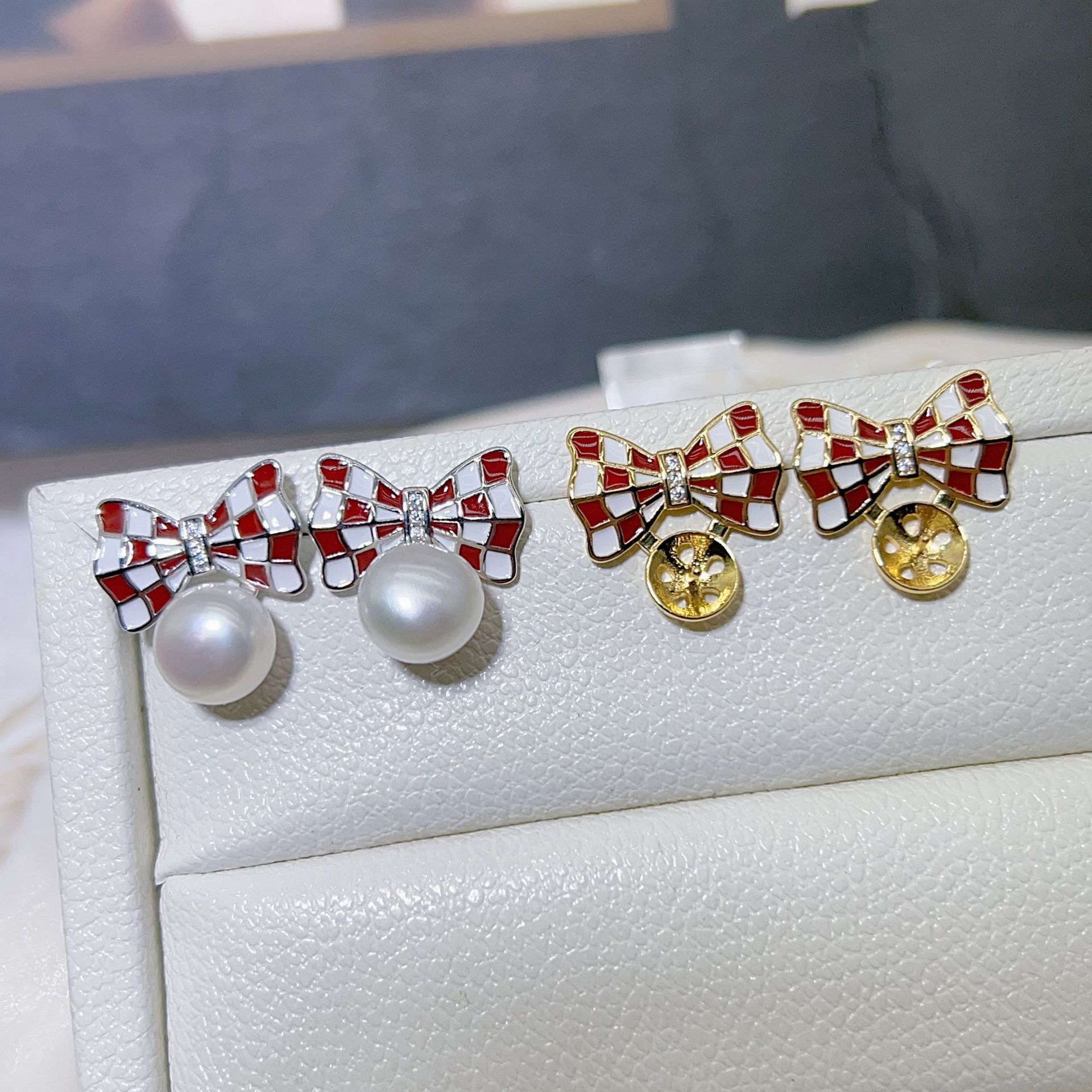 金色托（不含珠） · P4065红色棋盘格（8-8.5mm